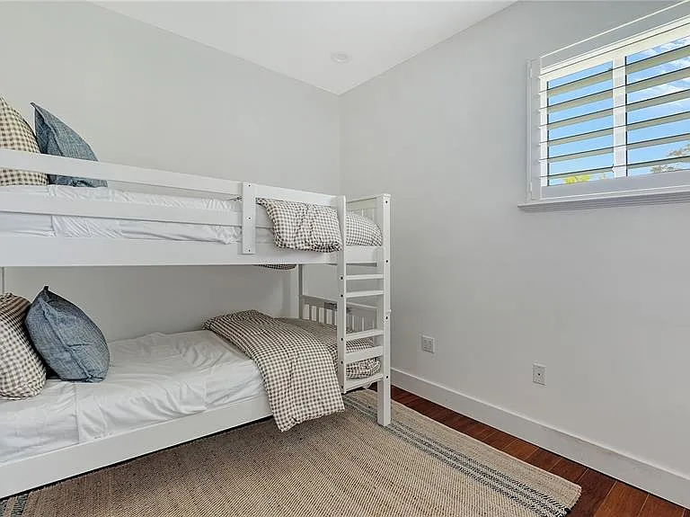 425 McKinley Dr — Photo 45