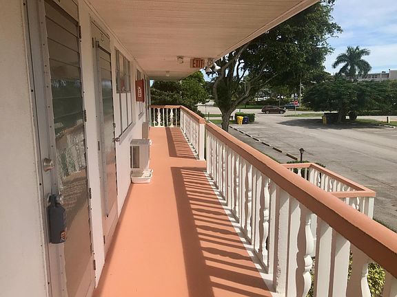 3rd image of 353 Camden O #353