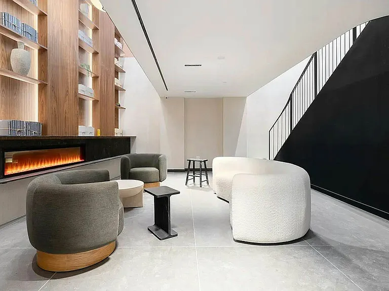 28 Spencer Pl #2D — Photo 9