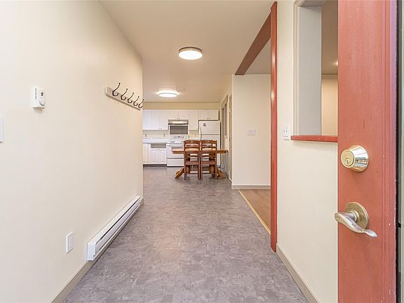 5th image of 84 Lakeview Ave