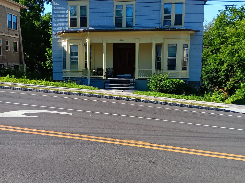 523 E State St #3-4