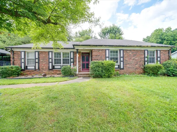 521 Huntsmoor Dr, Charlotte, NC 28217