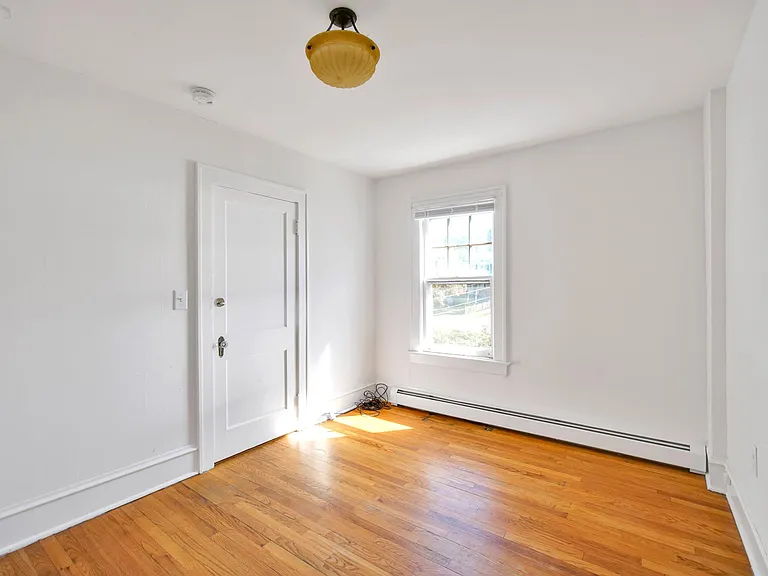 141 Howard St #5 — Photo 2