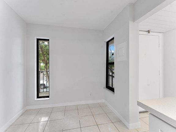 5th image of 20 Royal Palm Way #2060