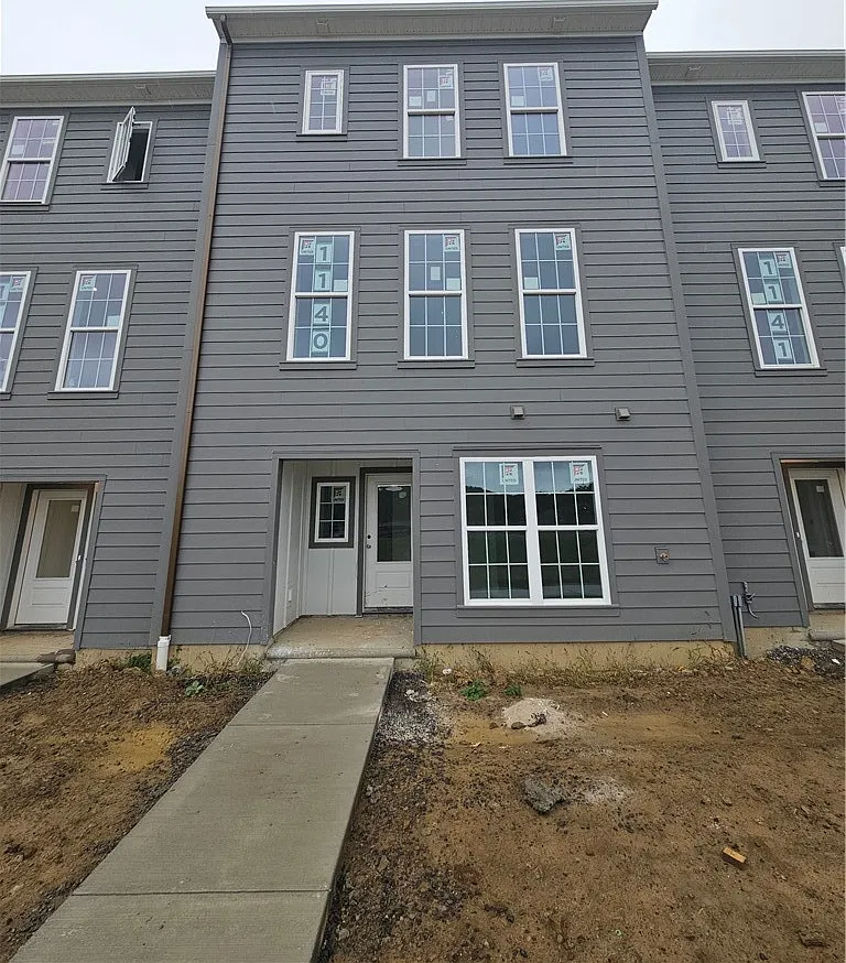 3 bed, 2.5 bath, 1938 sqft, $3,300 — Photo 1