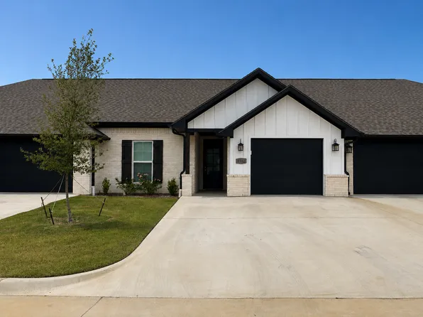 The Town Homes at Lindsey Park