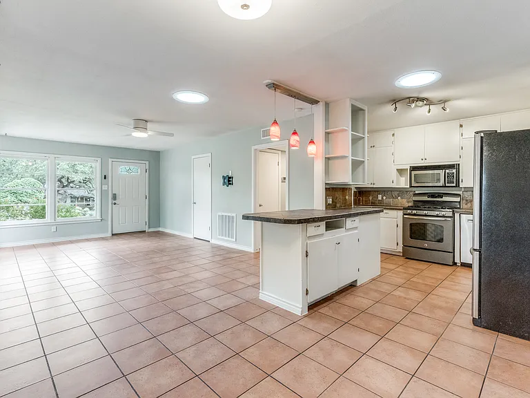 11504 Oakwood Dr — Photo 10