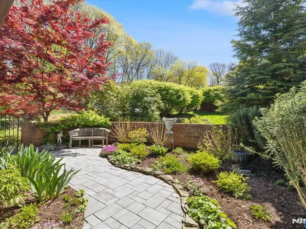 134 Fisher Rd, Mahwah, NJ 07430