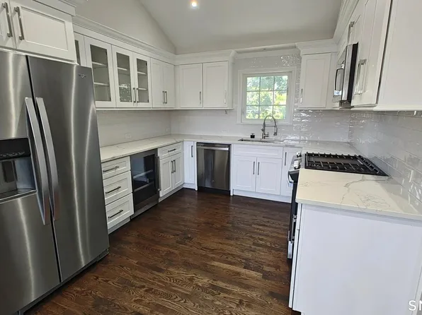38 Poe Ct #38, Fairfield, CT 06825