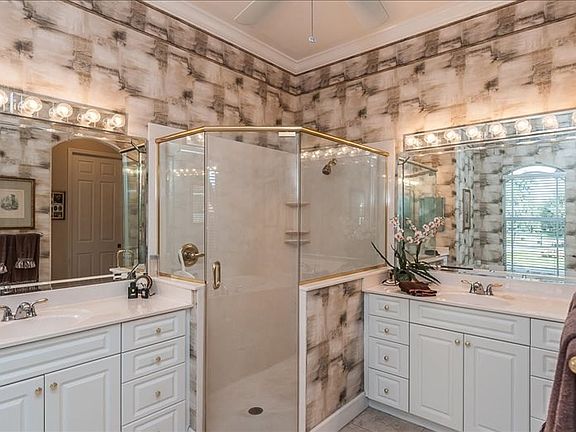 5th image of 6024 Strafford Oaks Dr