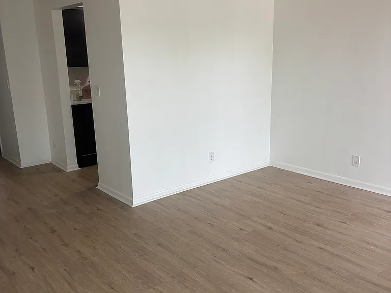 521 NE 45th St #7 — Photo 8
