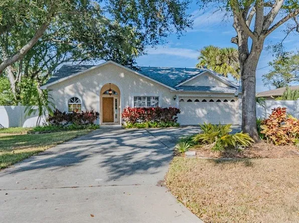 212 Mehlenbacher Rd, Belleair, FL 33756