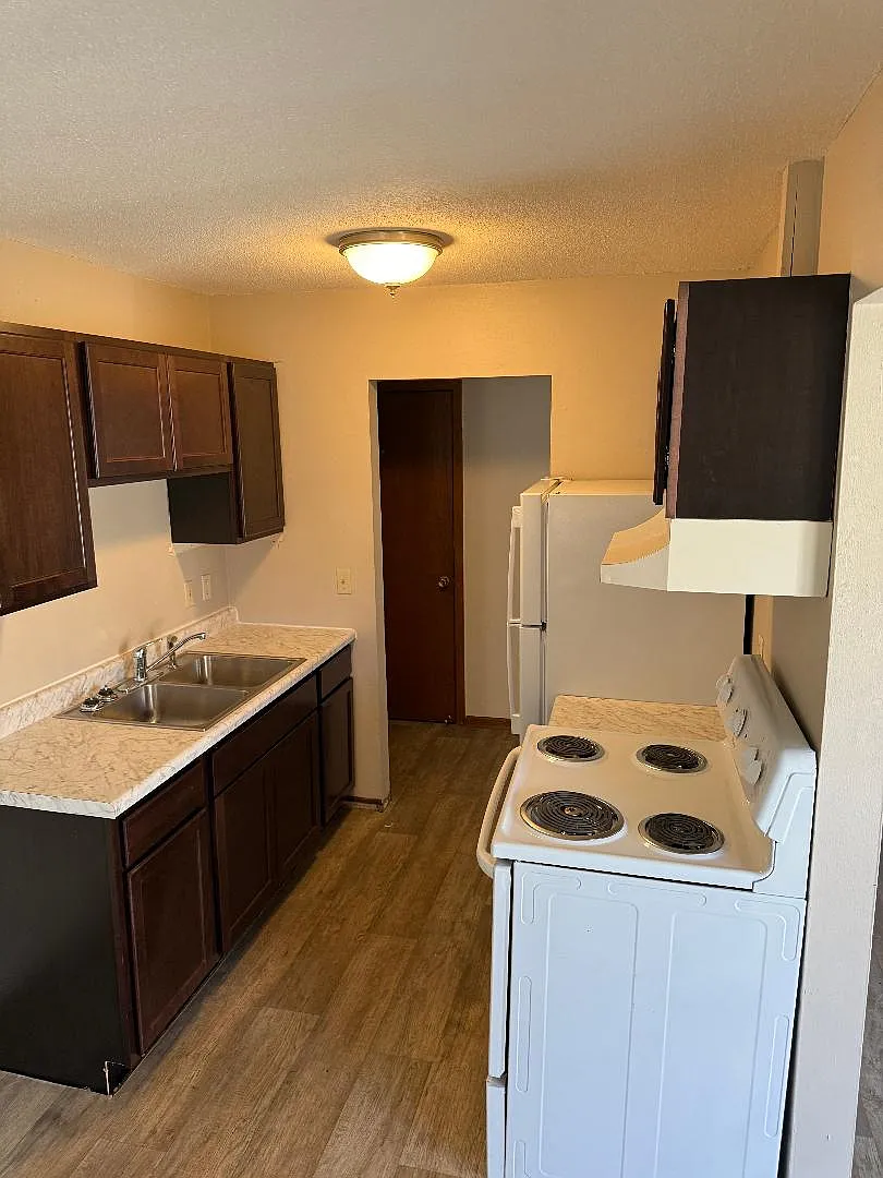 2 bed, $1,050 — Photo 2