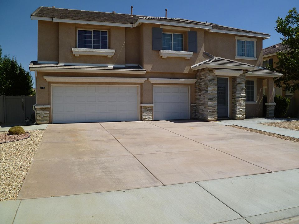 2325 Rockrose Street view, Driveway and 3 car garage
