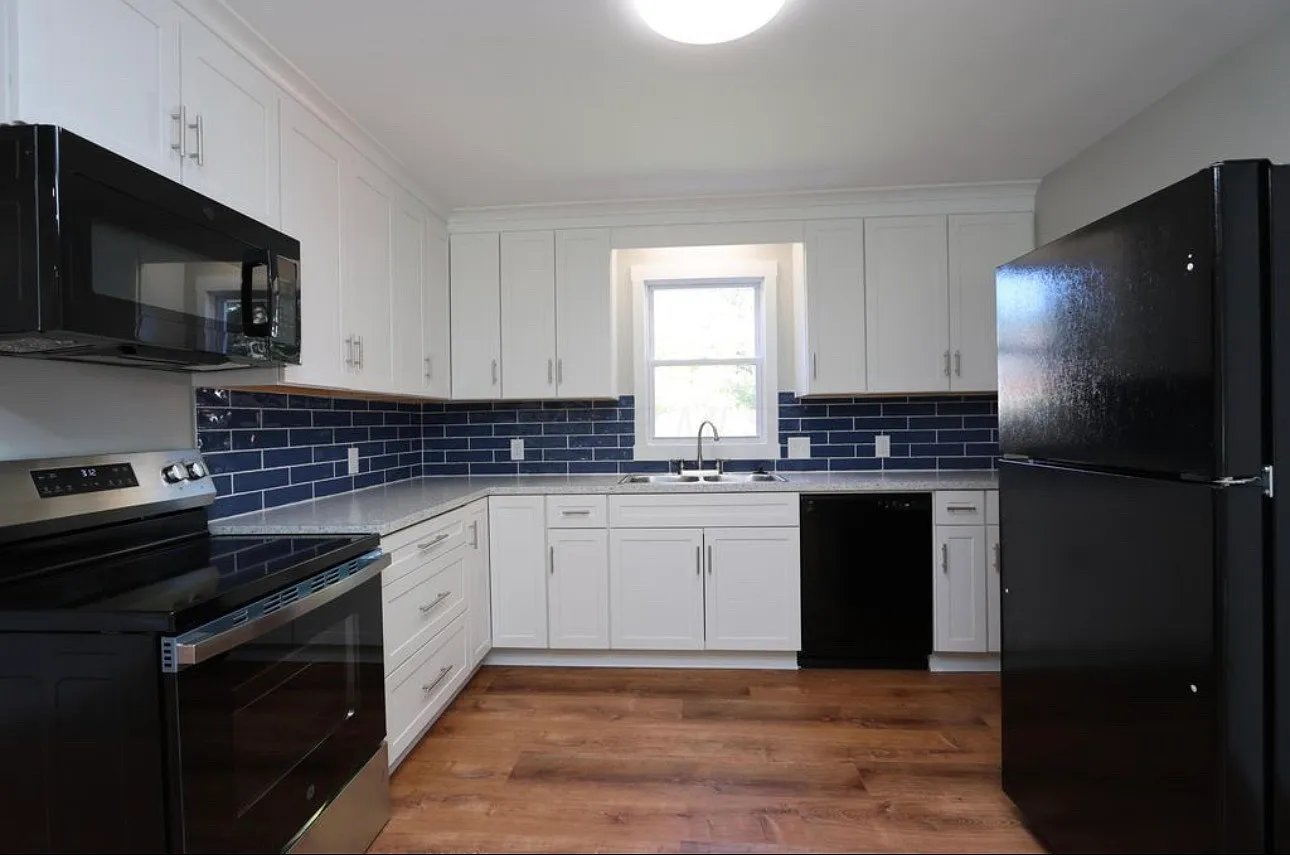 2 bed, 832 sqft, $1,500 — Photo 3