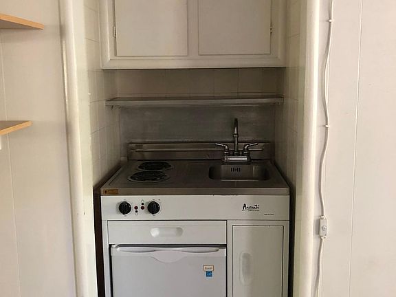 4th image of 14950 Vickery Ave #4
