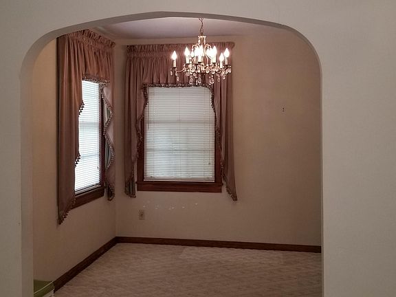 4th image of 3041 Commonwealth Ave