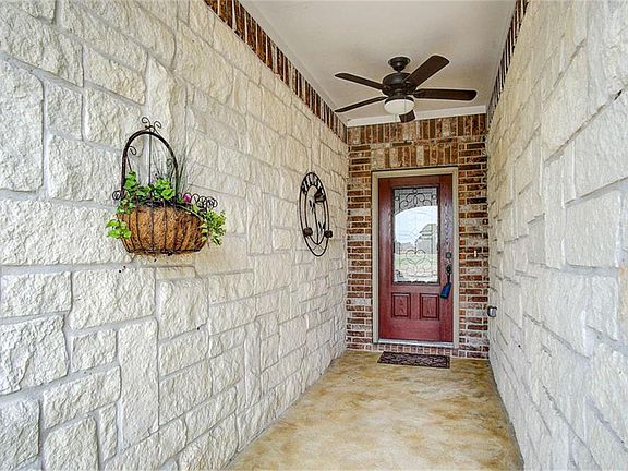 3rd image of 2915 Bur Oak Ct