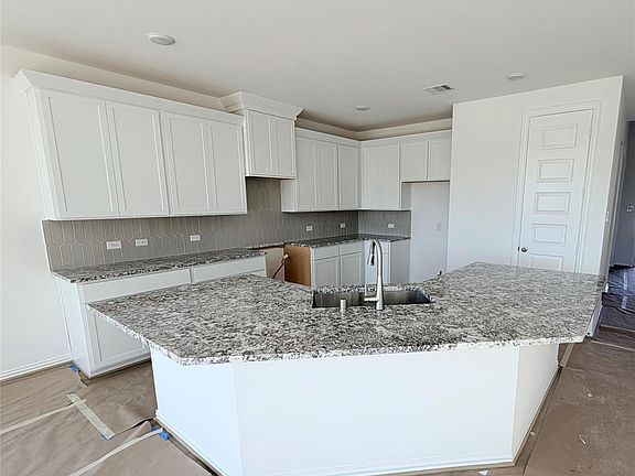 4th image of 6302 Promenade Dr