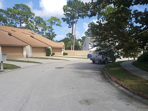 5th image of 10053 Romaine Cir N