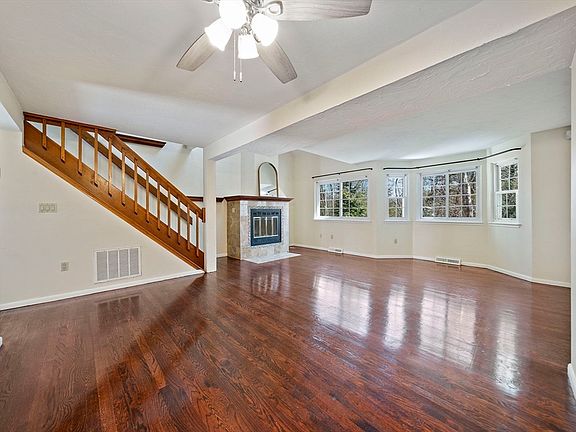 4th image of 117 Tall Oaks Dr Unit I