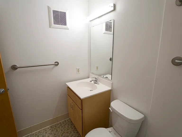 Rolling Hills Apartments — Photo 18