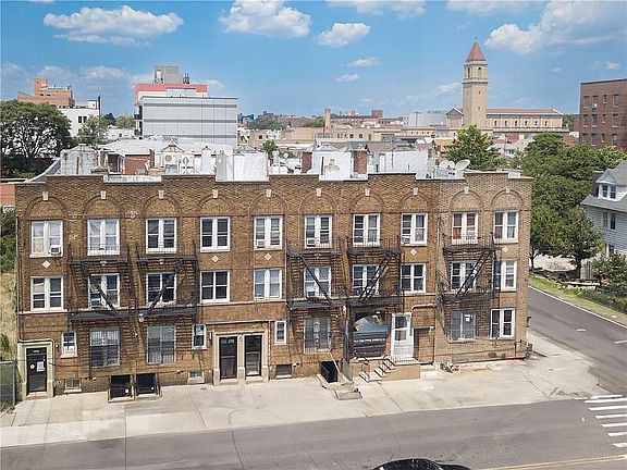 2nd image of 1717 Voorhies Ave