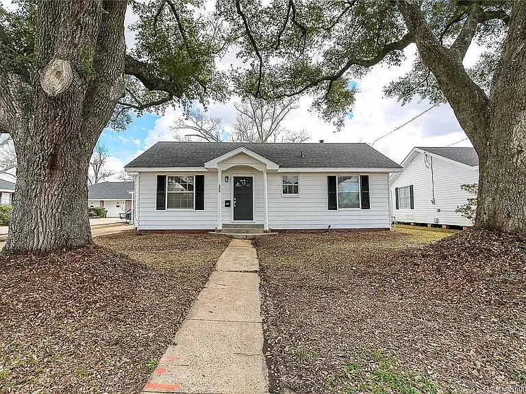 3809 Common St — Photo 1