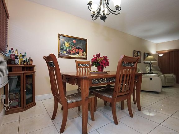 5th image of 1560 NE 127th St APT 107