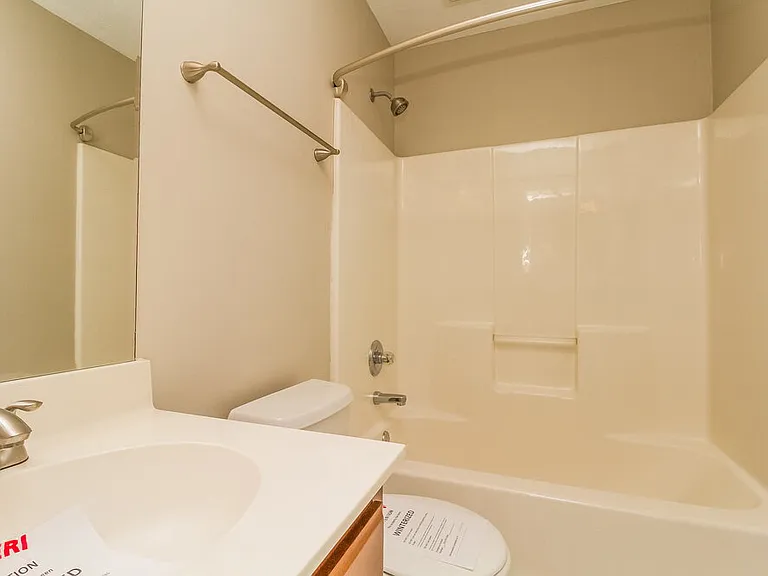 304 Acorn Ct — Photo 16