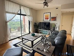 2 bed, 2.0 bath, 1466 sqft, $3,000 — Photo 4