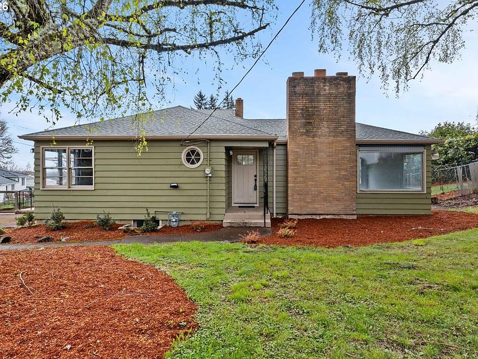 1st image of 900 Cascade Dr NW