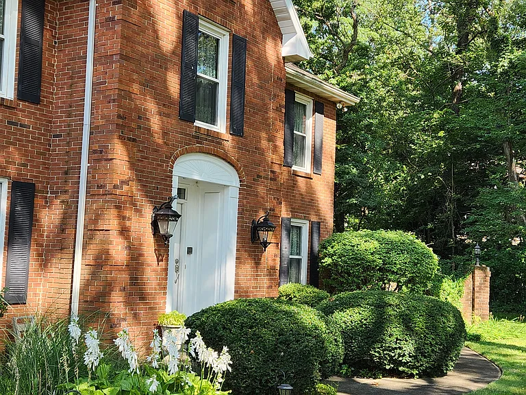 17115 Ridgefield Ct — Photo 3
