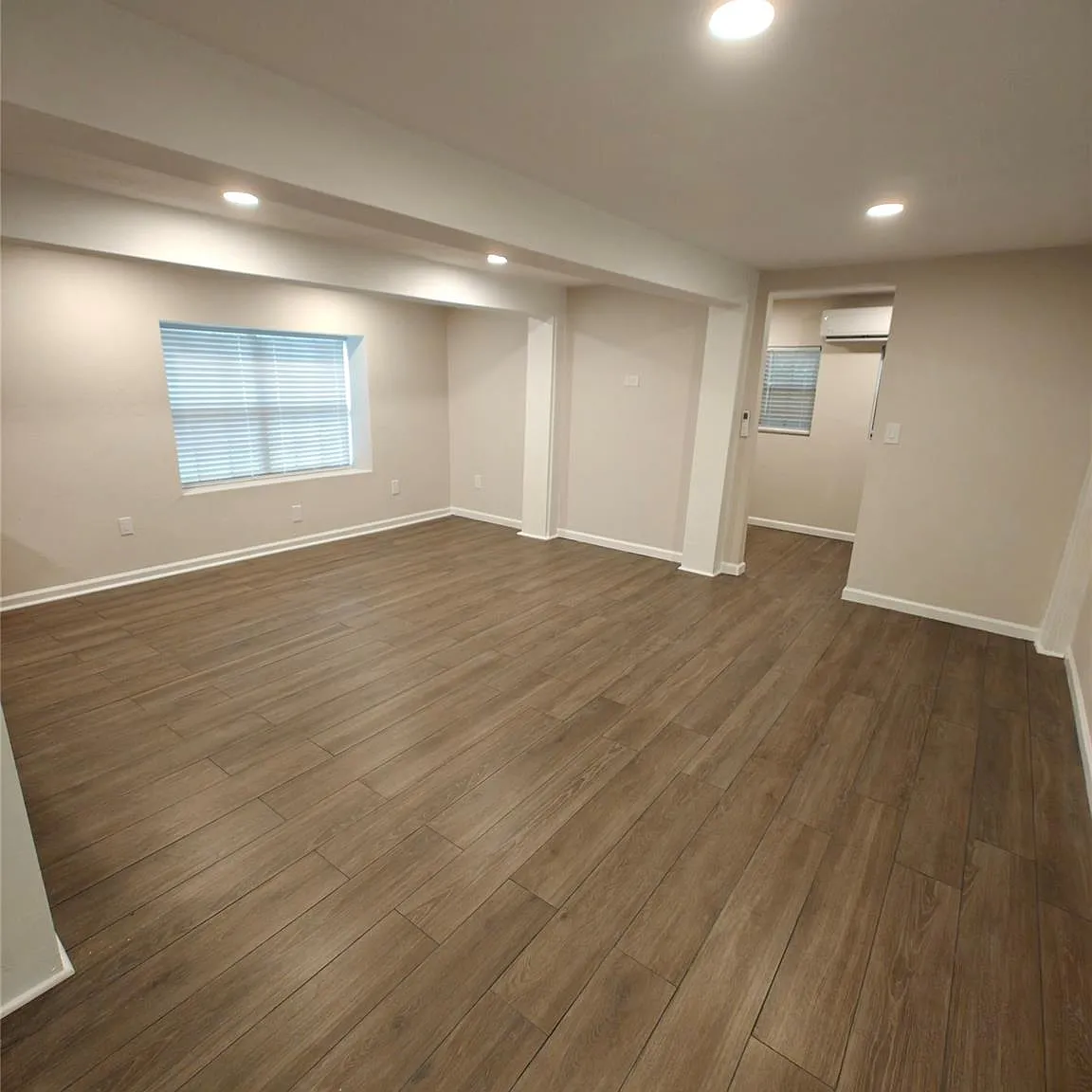 4 bed, 2.0 bath, 2022 sqft, $3,000 — Photo 3