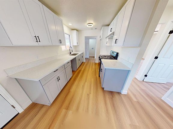 4th image of 4298 N Holt Ave