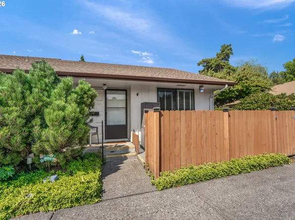 15200 SW Crown Dr Unit 4, King City, OR 97224