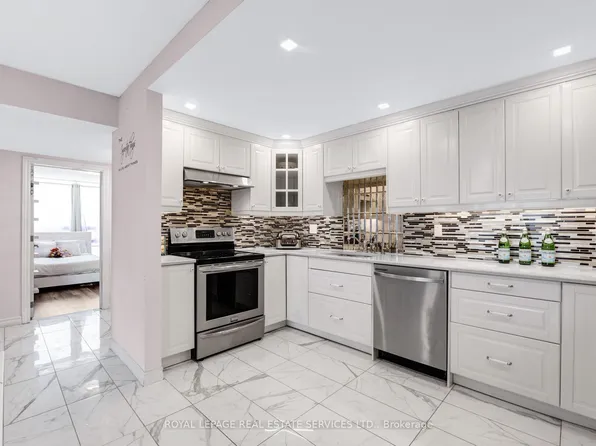 20 Speers Rd #605, Oakville, ON L6K 3R5