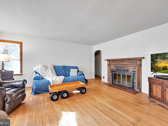 3rd image of 107 Moonshine Rd