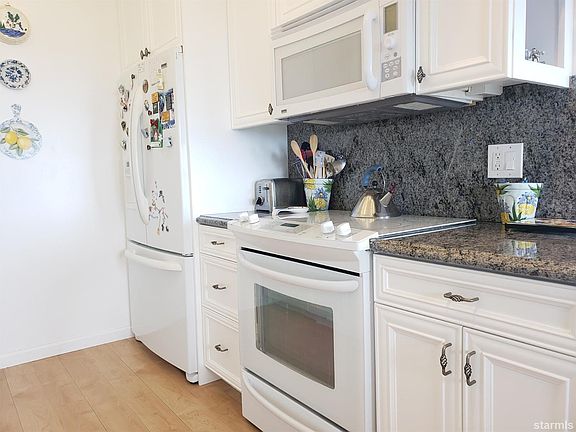 3rd image of 776 N Bowl Ln