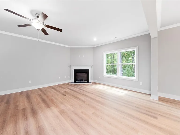 202 Railroad St — Photo 5