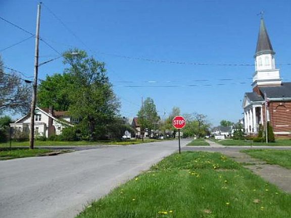 3rd image of 200 E Broadway Ave