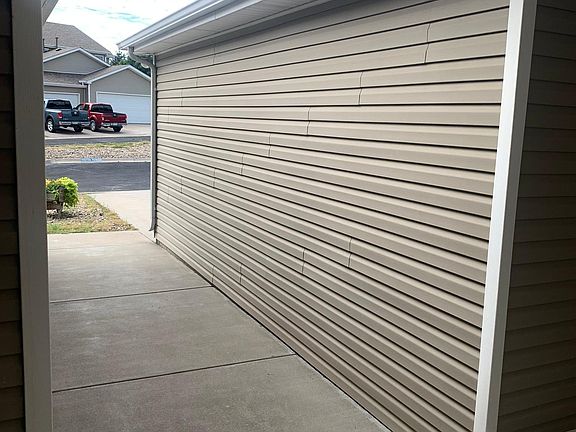 4th image of 626 Lakeside Dr