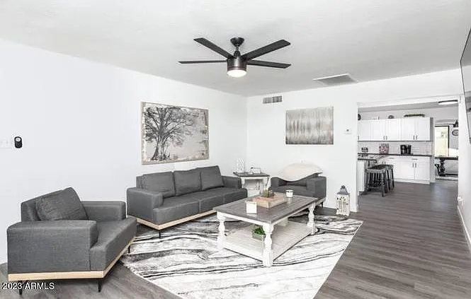 122 E Del Rio Dr — Photo 4