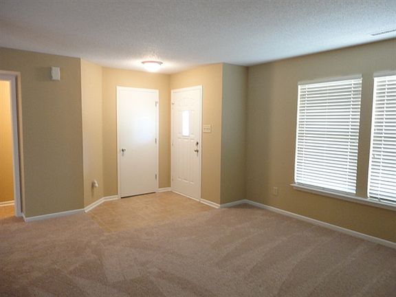 2nd image of 10384 Yosemite Ln