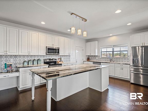 3rd image of 2258 Fernwood Loop E