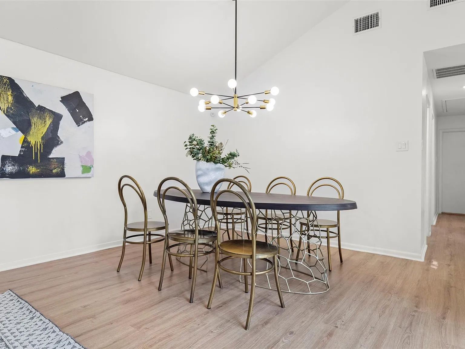 3 bed, 2.0 bath, 1418 sqft, $2,400 — Photo 4