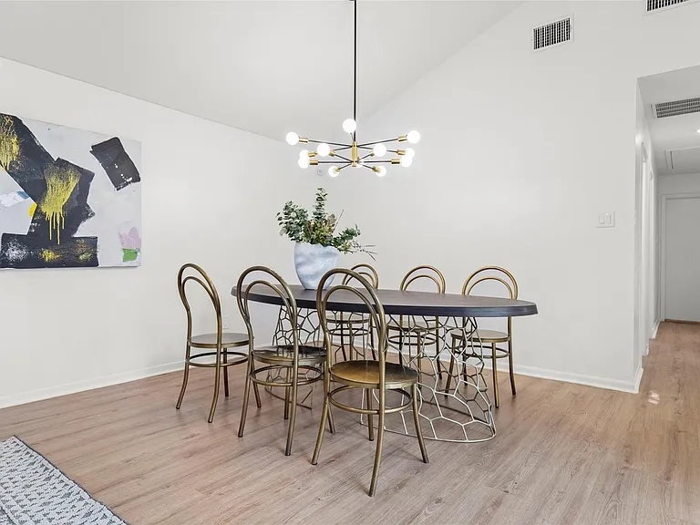 2019 Wilcrest Dr — Photo 4