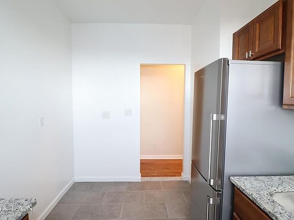 4th image of 10243 Corona Ave APT L4b
