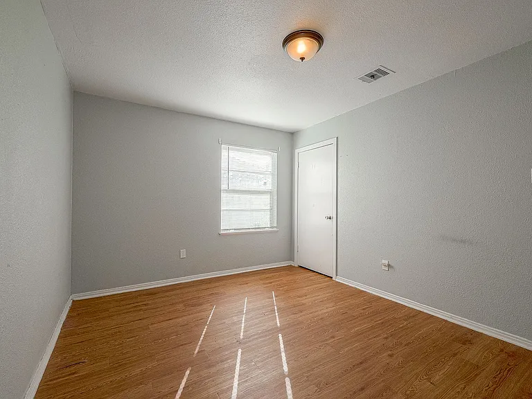 5619 Willow Glen Dr — Photo 9