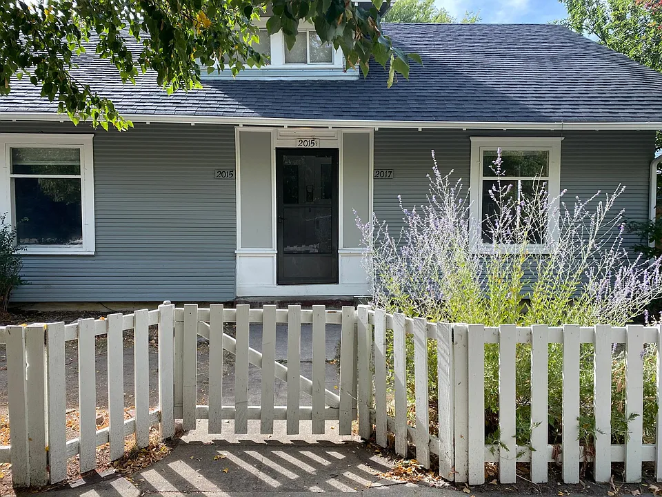 2015 W Eastman St #1/2